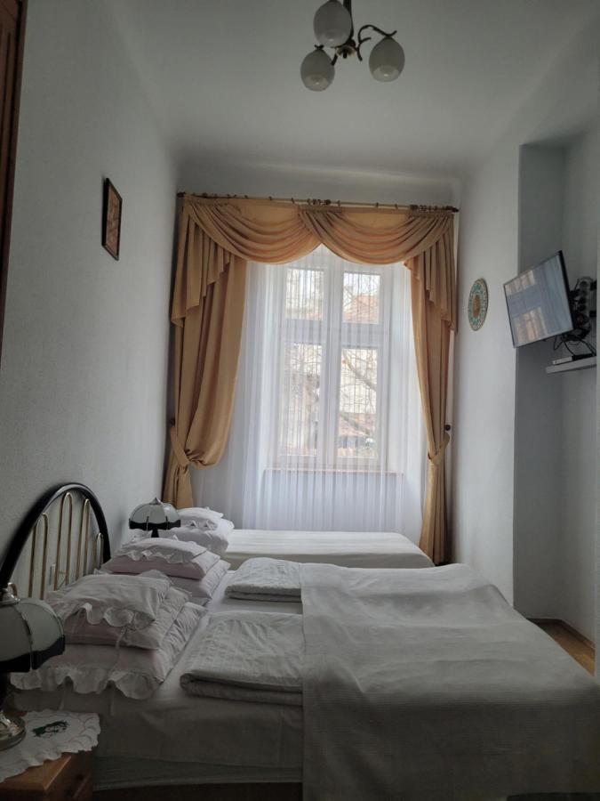 Pokoje Goscinne Victoria Cracovia Exterior foto